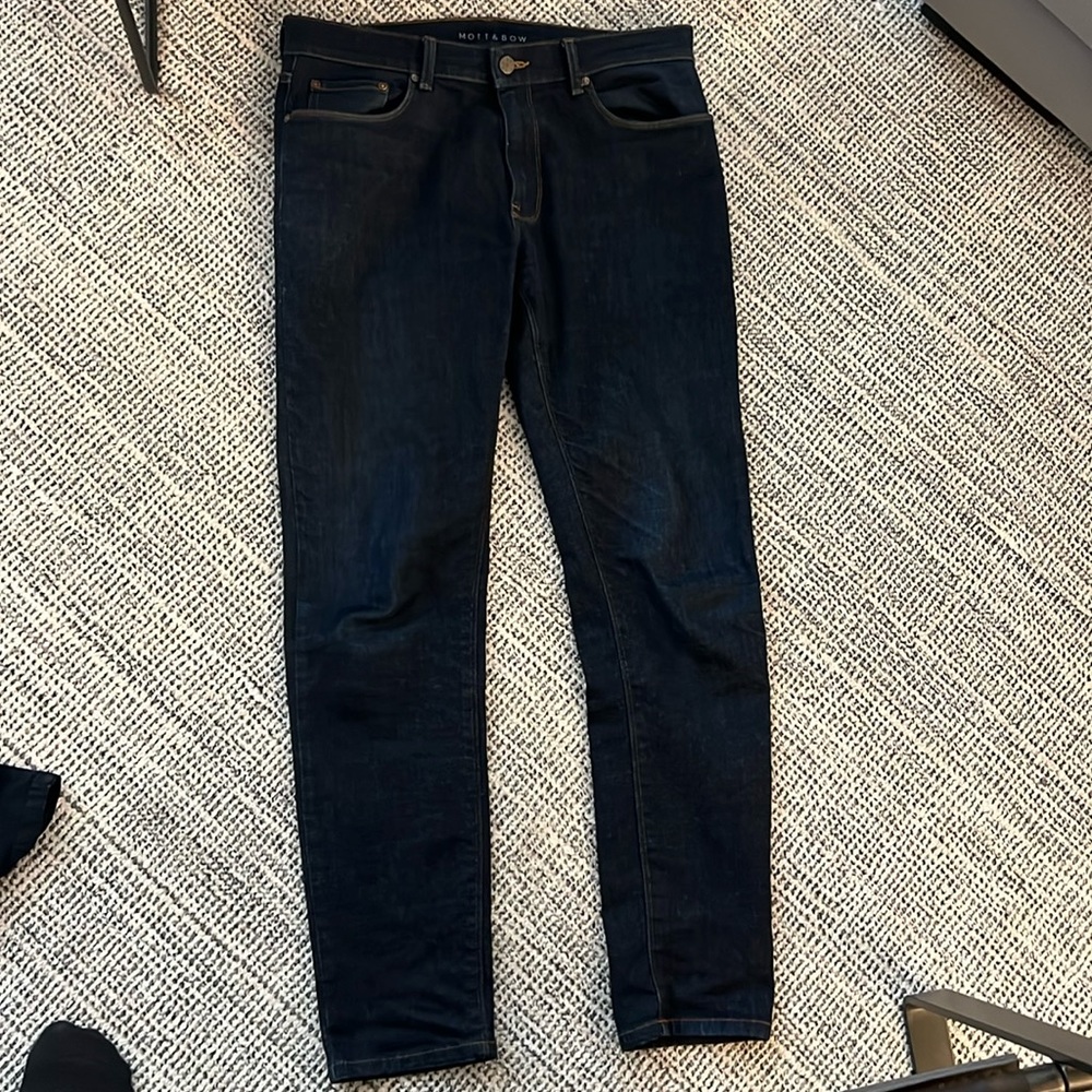 Mott & Bow skinny 34x32 Crosby Jeans.  Dark blue.  Retal $119.  Great shape.